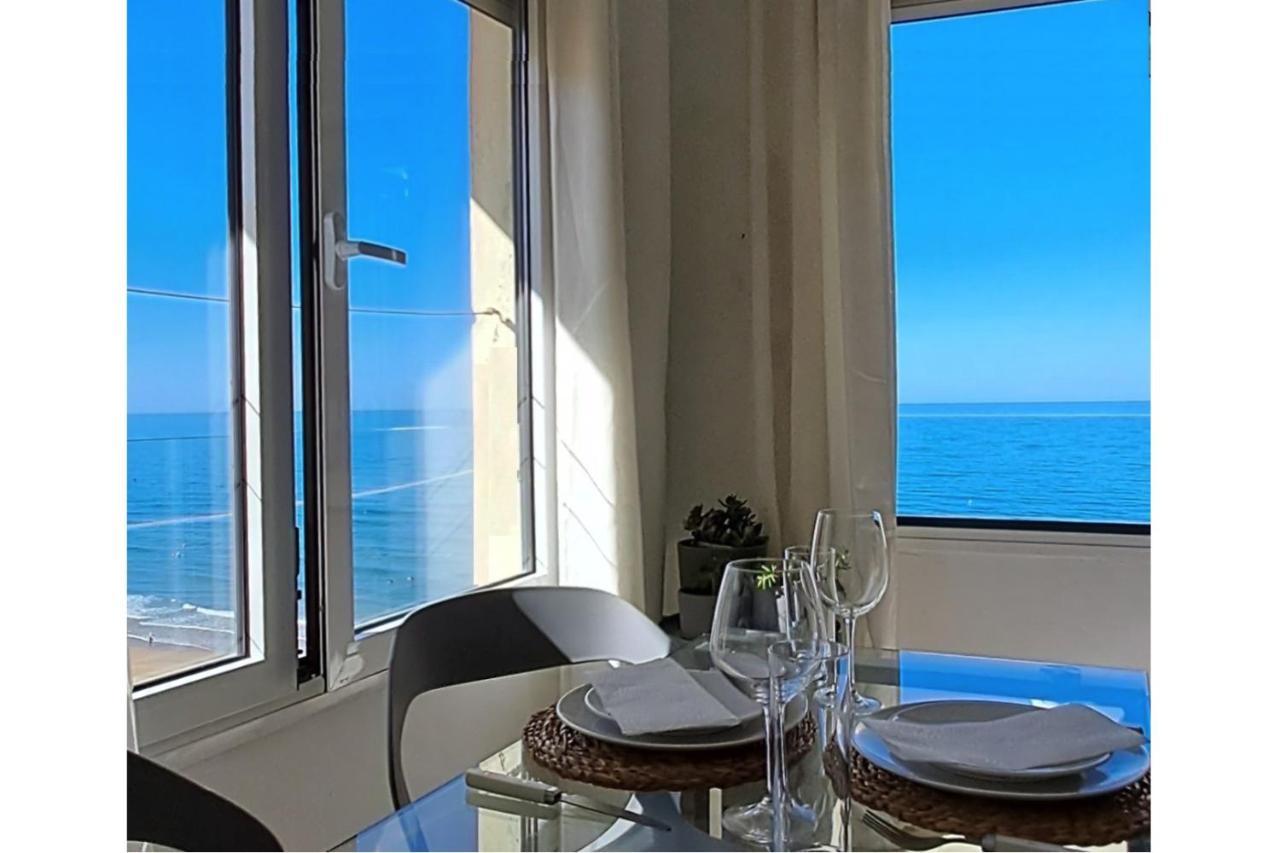 Romantica Vista Al Paseo Maritimo De Cadiz Bagian luar foto