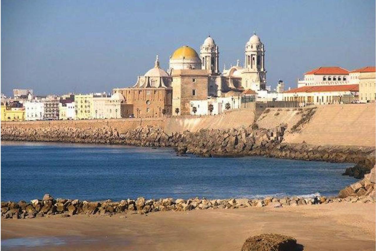 Romantica Vista Al Paseo Maritimo De Cadiz Bagian luar foto