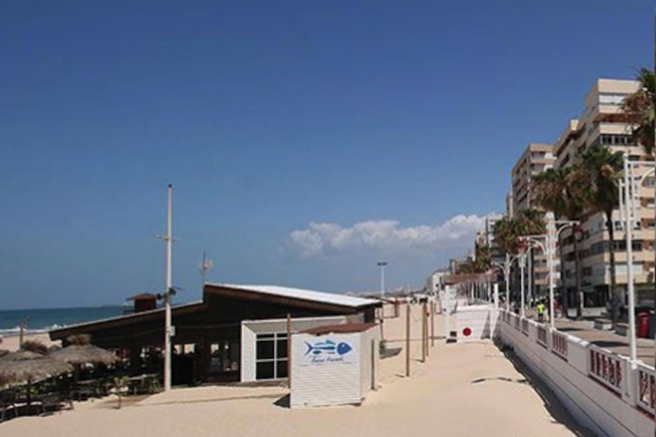 Romantica Vista Al Paseo Maritimo De Cadiz Bagian luar foto